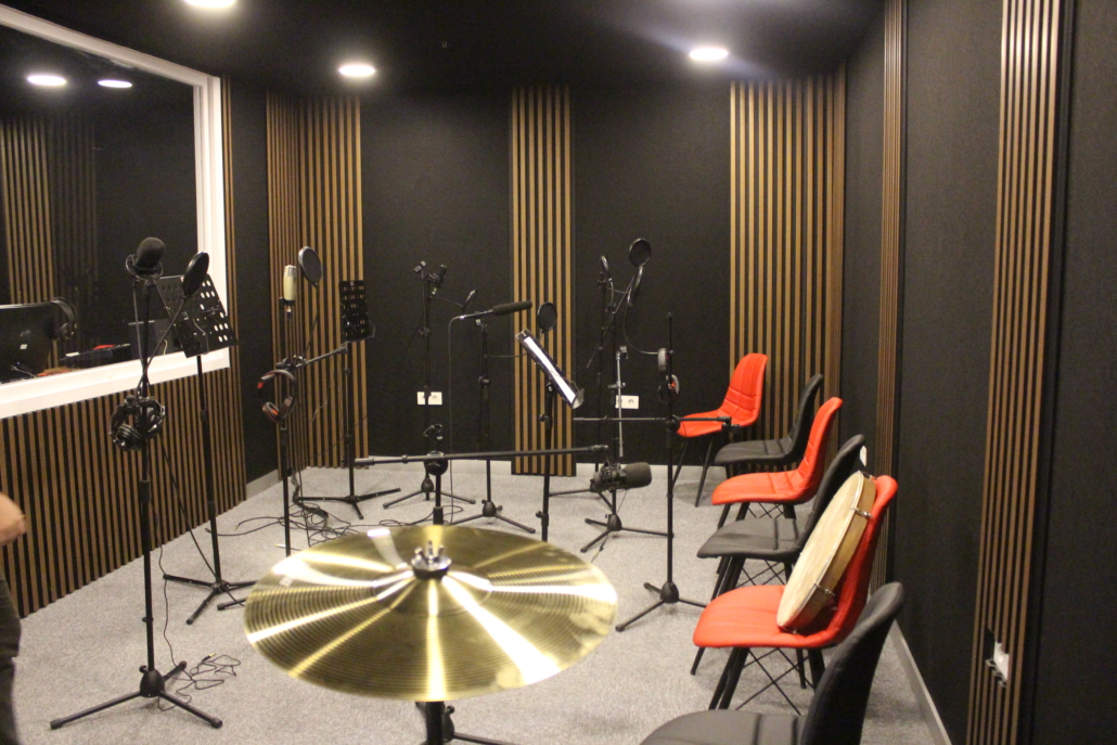 ozkan-ugur-muzik-studyosu-altin-pusula-odulu-1-1030x687