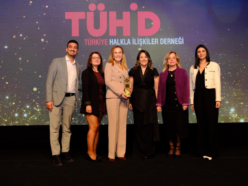 ozkan-ugur-muzik-studyosu-altin-pusula-odulu-3-1030x773