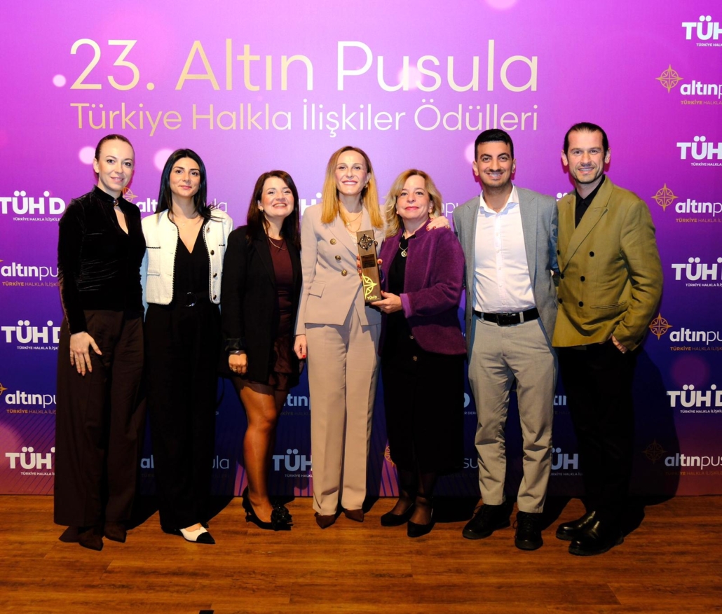 ozkan-ugur-muzik-studyosu-altin-pusula-odulu-4-1030x877